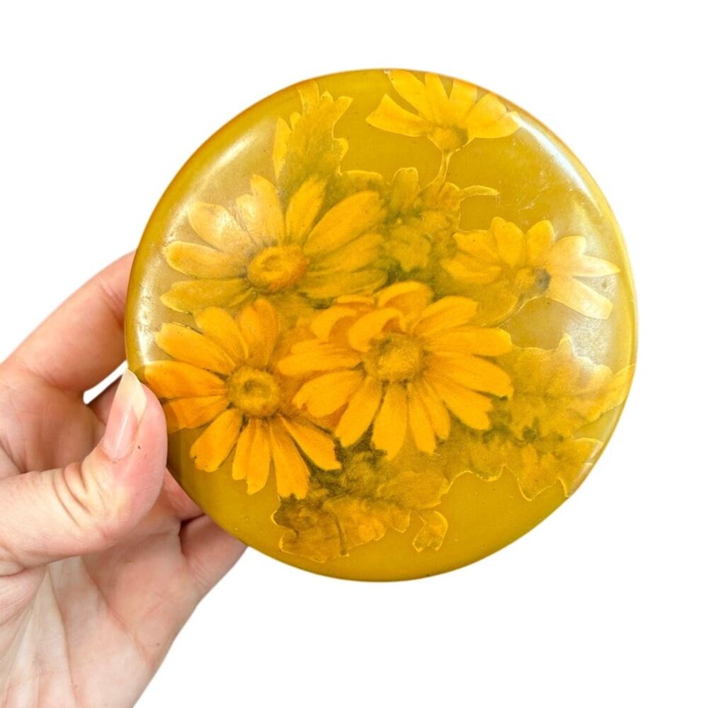 Vintage Trinket Box- Daisies- Yellow- oval- 4 in diameter- wooden- cottagecore